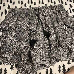 Pattern flowey shorts